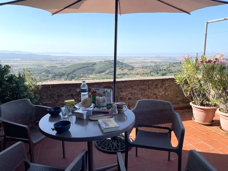 Dolce Vita mit Aussicht über Dorf und Land